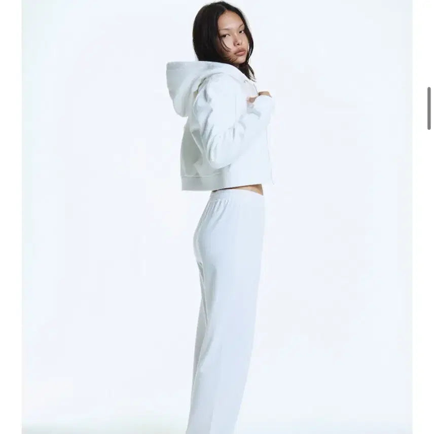 [BUNJANG] Glowny G Crop Hood Zip-up / 글로니 G crop hood 후드집업 glowny