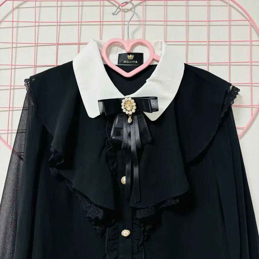 [BUNJANG] Rosita Pearl Button Ruffle Blouse (Black) / 로지타 진주 버튼 러플 블라우스 (블랙)