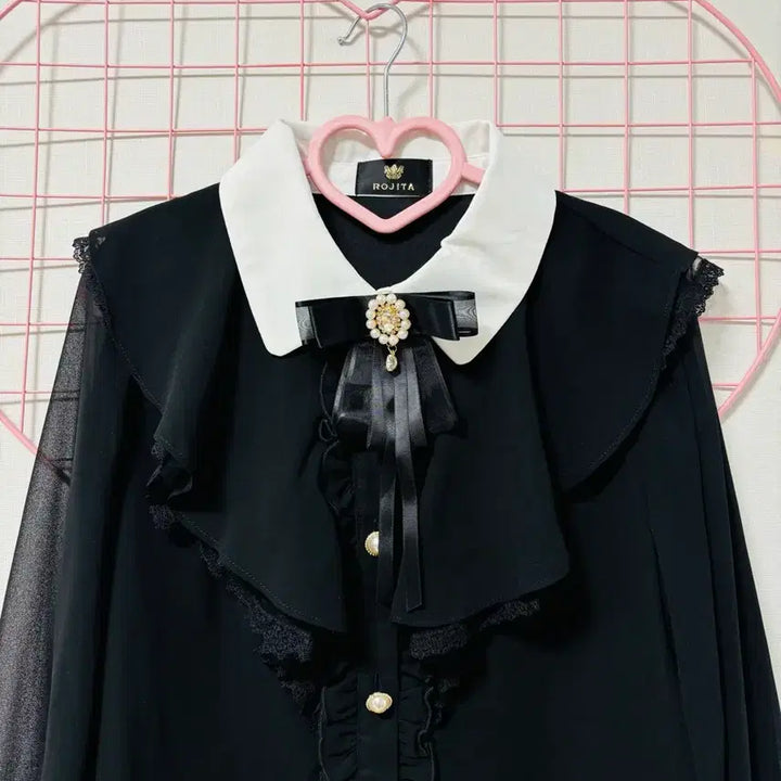 [BUNJANG] Rosita Pearl Button Ruffle Blouse (Black) / 로지타 진주 버튼 러플 블라우스 (블랙)