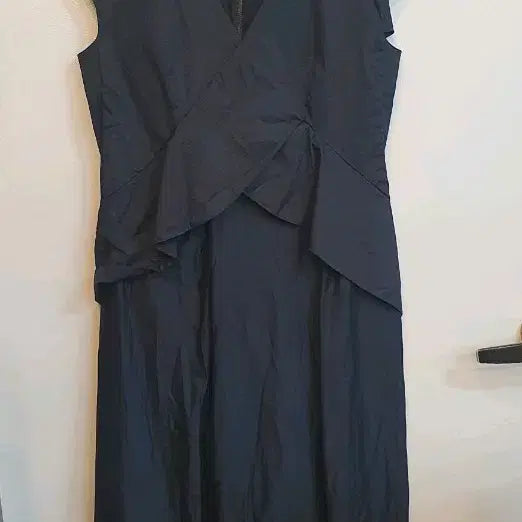 [BUNJANG] COS Flare Dress / COS 코스 플레어 원피스34앞부분 디자인이 독특해서 포인트로이뻐요