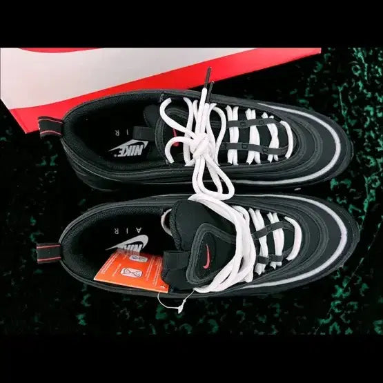 [BUNJANG] Nike Air Max 97 Black Sneakers (Size 285) / (정품 새제품) 때 안타는 재질 귀한 에어맥스 97 (285 사이즈)