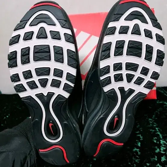 [BUNJANG] Nike Air Max 97 Black Sneakers (Size 285) / (정품 새제품) 때 안타는 재질 귀한 에어맥스 97 (285 사이즈)