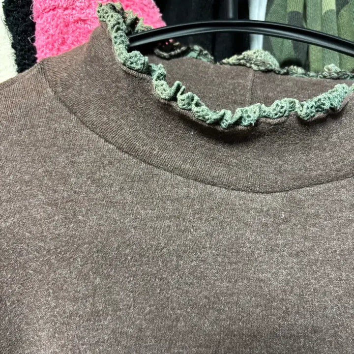 [BUNJANG] Brown Lace Neck Long Sleeve T-Shirt / 브라운 레이스넥 티셔츠
