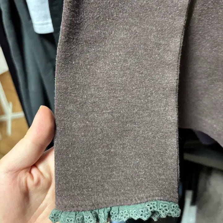 [BUNJANG] Brown Lace Neck Long Sleeve T-Shirt / 브라운 레이스넥 티셔츠