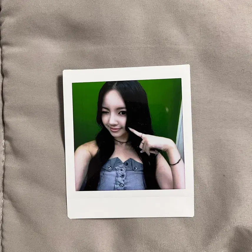 [BUNJANG] VVS Britney Polaroid / 걸그룹 VVS 브리트니 폴라 판매
