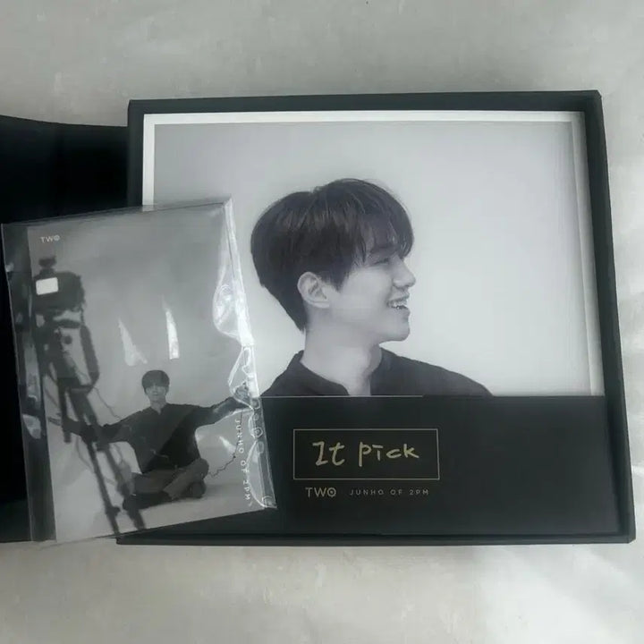 [BUNJANG] 2PM Junho ONE/TWO Album Canvas (2 Versions) / 2PM 준호 솔로 앨범 ONE/TWO 캔버스 2버전