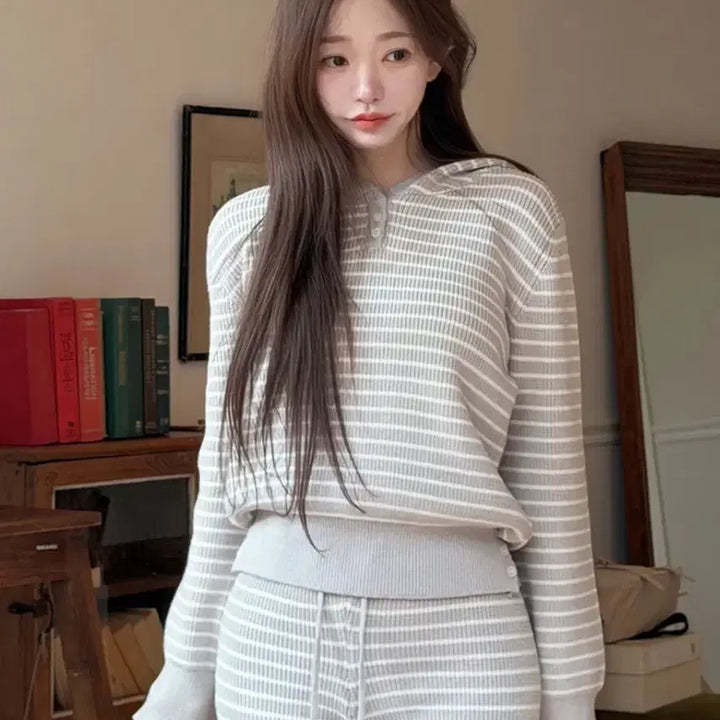 [BUNJANG] Kinda Me Two-Way Stripe Knit Hoodie / 카인다미 투웨이 스트라이프 니트후드