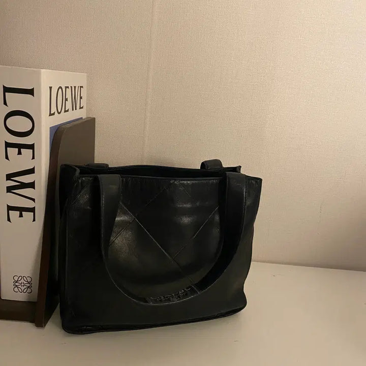 [BUNJANG] Chanel Vintage Matelasse Mini Tote Bag / CHANEL /빈티지 샤넬 5번대 마틀라세 블랙 태그 램스킨 미니 토트백