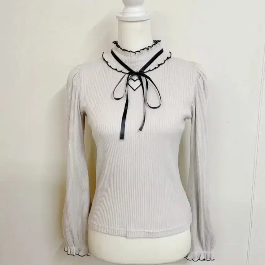 [BUNJANG] MAZ Heart Punching Knit Top / 마즈 하트펀칭니트