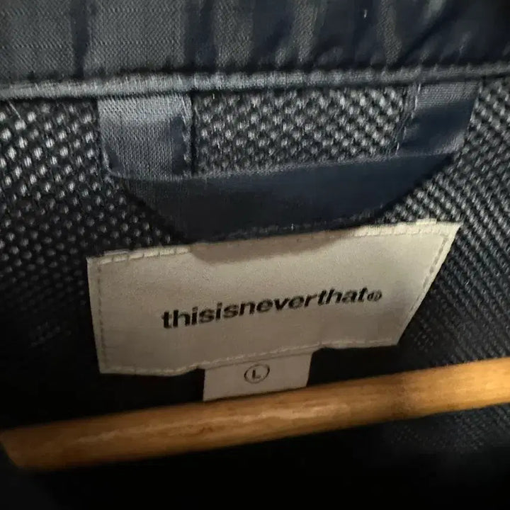 [BUNJANG] thisisneverthat Nylon Jacket Navy L (Used) / 디스이즈네버댓 나일론 자켓 바람막이 네이비 L(1회착용)