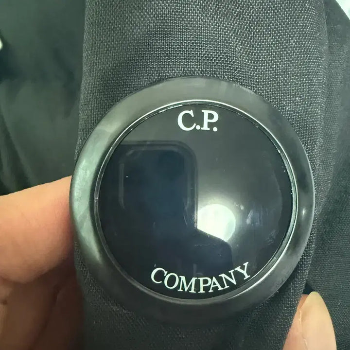 [BUNJANG] C.P. Company Black Padded Jacket with Fox Fur (Size 48) / Cp 컴퍼니 블랙 렌즈 패딩 점퍼 폭스 퍼 48사이즈 새상품 개급쳐합니다