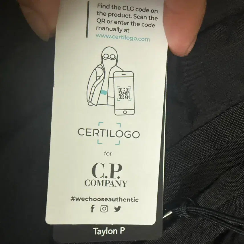 [BUNJANG] C.P. Company Black Padded Jacket with Fox Fur (Size 48) / Cp 컴퍼니 블랙 렌즈 패딩 점퍼 폭스 퍼 48사이즈 새상품 개급쳐합니다