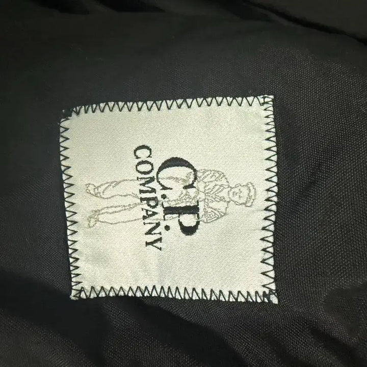 [BUNJANG] C.P. Company Black Padded Jacket with Fox Fur (Size 48) / Cp 컴퍼니 블랙 렌즈 패딩 점퍼 폭스 퍼 48사이즈 새상품 개급쳐합니다