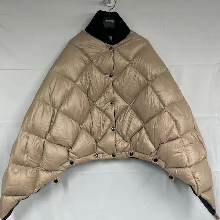 [BUNJANG] SYSTEM Goose Down Dogleu Padding Cape / SYSTEM 시스템 구스다운 더글루 패딩 케이프