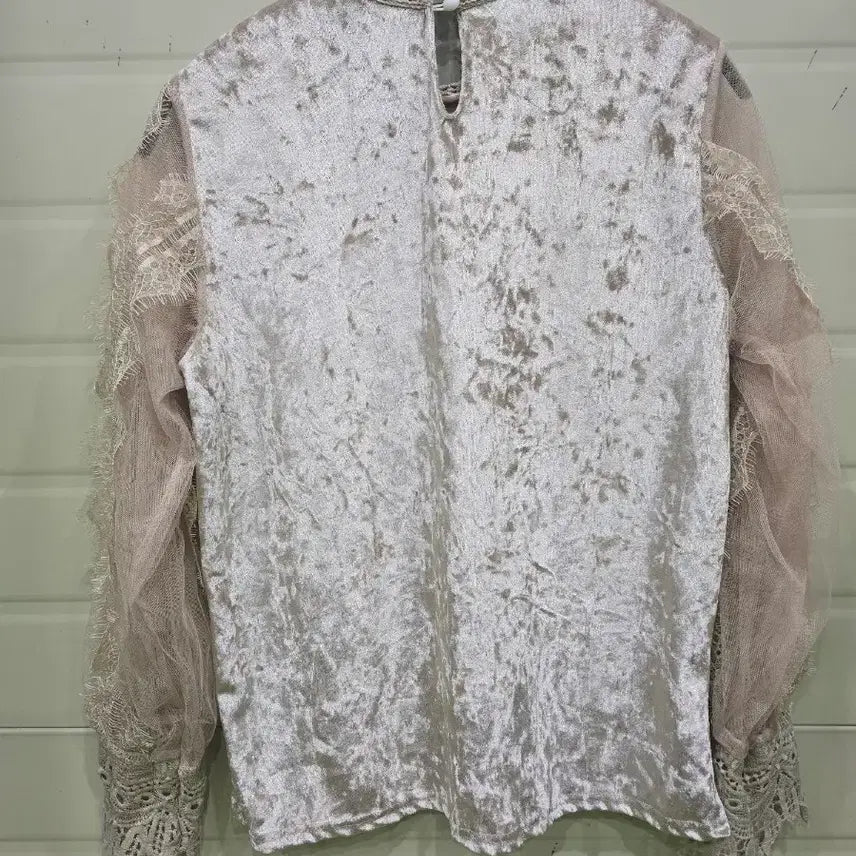 [BUNJANG] MOCOLOCO Velvet Lace Blouse Ivory / MOCOLOCO 벨벳 레이스 블라우스 아이보리