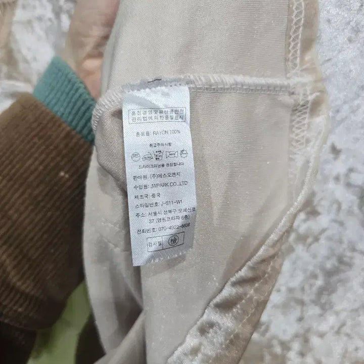 [BUNJANG] MOCOLOCO Velvet Lace Blouse Ivory / MOCOLOCO 벨벳 레이스 블라우스 아이보리