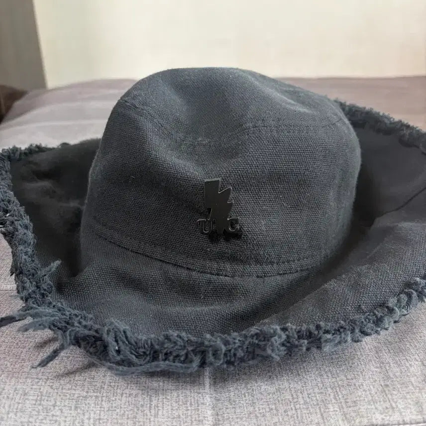 [SOLD OUT] 유니버셜 케미스트리 빈티지 오버 버킷햇