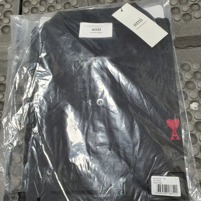 [BUNJANG] AMI Small Heart Black Caravan Short Sleeve T-shirt (L) / 아미 스몰 하트 블랙 카라반팔 티셔츠 L