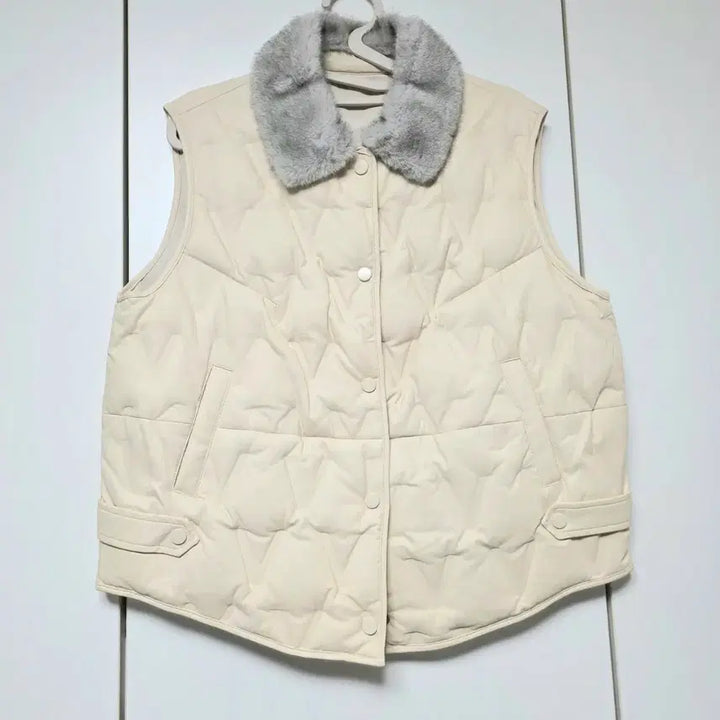 [BUNJANG] Ivory Eco-Fur Collar Quilted Vest / 아이보리 퍼 카라 가죽퀼팅 누빔 조끼
