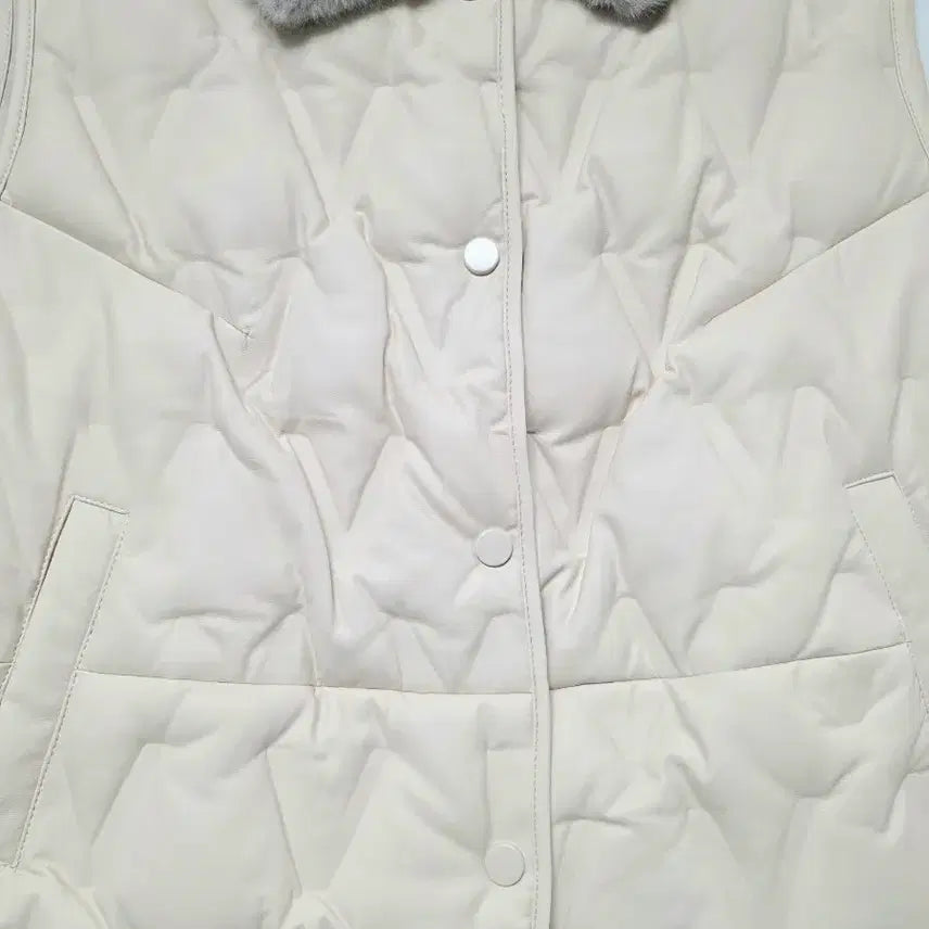 [BUNJANG] Ivory Eco-Fur Collar Quilted Vest / 아이보리 퍼 카라 가죽퀼팅 누빔 조끼