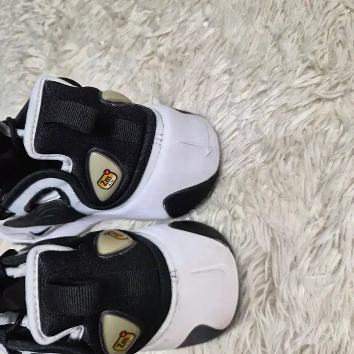 [BUNJANG] Nike Zoom 2K Sneakers (250mm) / 나이키 줌 2K 흰검 운동화 250mm