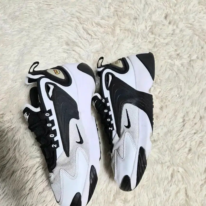 [BUNJANG] Nike Zoom 2K Sneakers (250mm) / 나이키 줌 2K 흰검 운동화 250mm