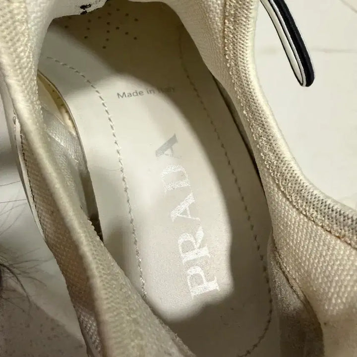 [BUNJANG] Prada White Logo Sneakers / (정품)프라다 화이트 로고 스니커즈