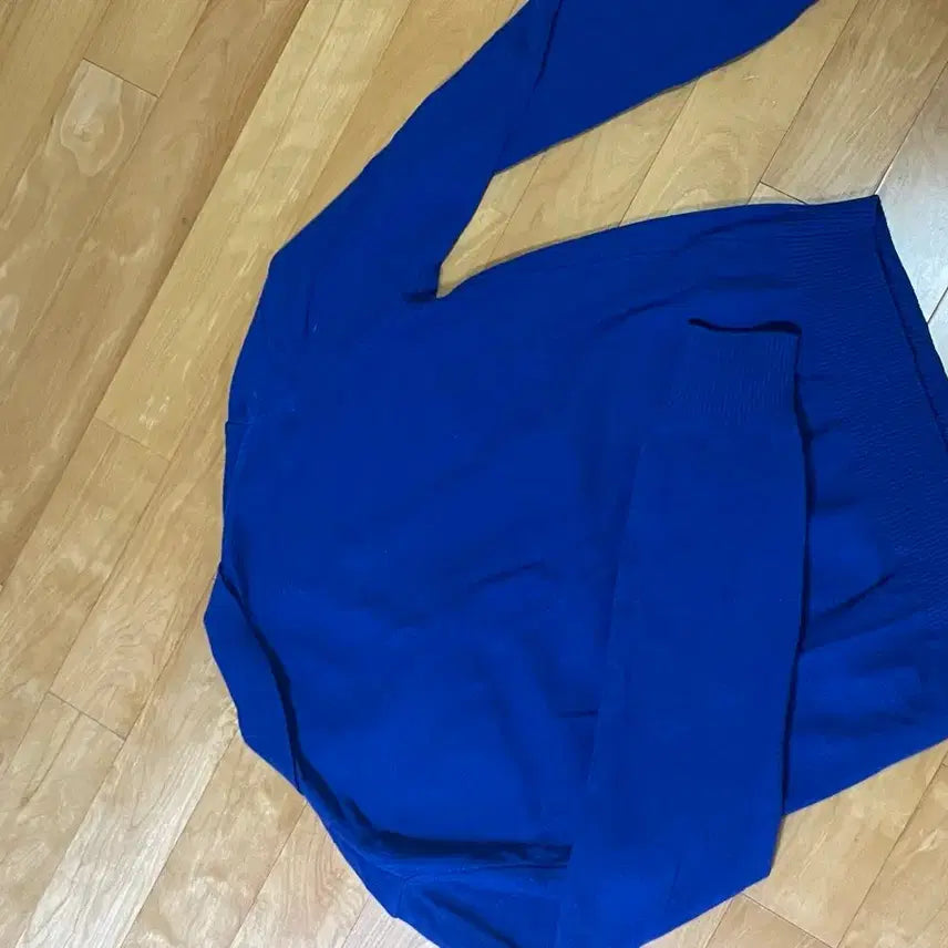 [BUNJANG] Overdue Flare Blue Knit Top / 오버듀플레어 니트