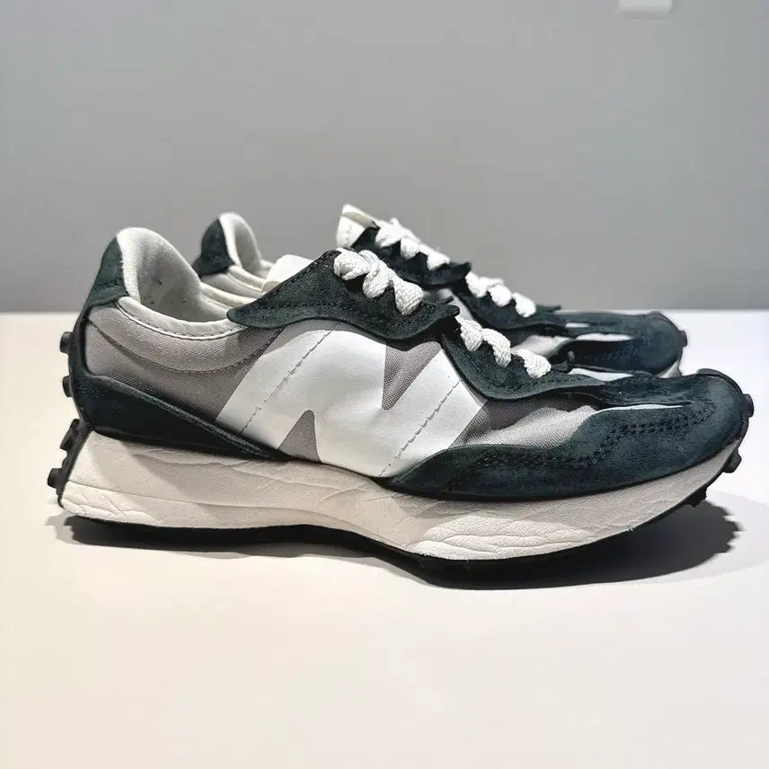 [BUNJANG] New Balance 327 Black Gray Sneakers / [240] 뉴발란스 327 블랙 그레이