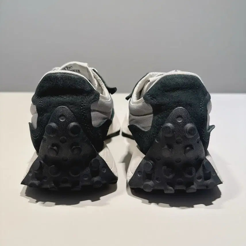[BUNJANG] New Balance 327 Black Gray Sneakers / [240] 뉴발란스 327 블랙 그레이