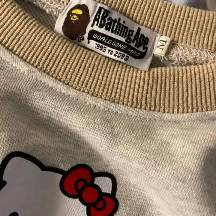[SOLD OUT] 베이프 헬로키티 콜라보 맨투맨 M