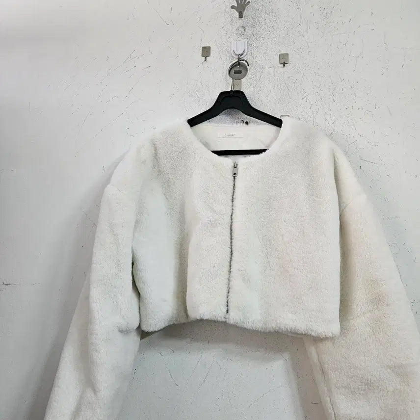 [BUNJANG] White Fur Crop Jacket / 화이트 퍼 크롭 자켓