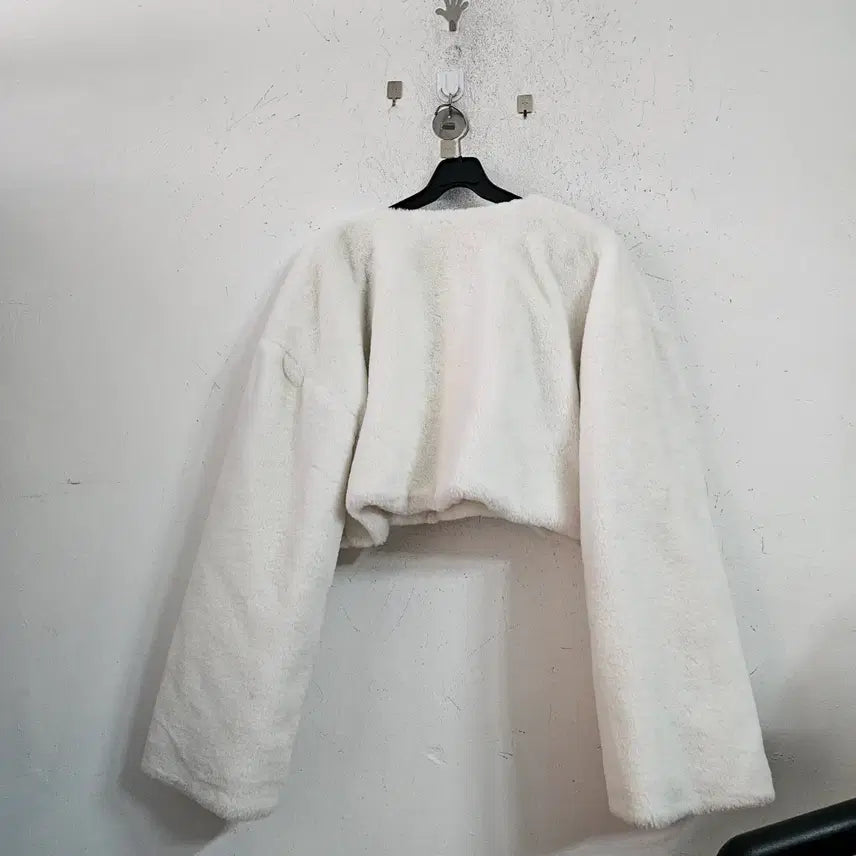 [BUNJANG] White Fur Crop Jacket / 화이트 퍼 크롭 자켓