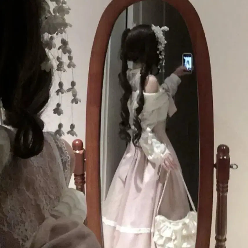 [BUNJANG] Classic Lolita Style Off-Shoulder Lace Long Dress / 클래식 양산형 로리타 스타일 오프숄더 레이스 롱 원피스