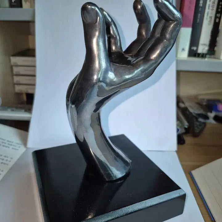 [BUNJANG] Pohang Homigot Hand of Mutual Benefit Silver Sculpture / 은"포항 호미곶 상생의 손 작품을 925은으로 한정판10개중 1개의 작품
