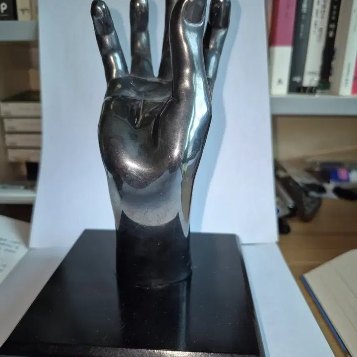 [BUNJANG] Pohang Homigot Hand of Mutual Benefit Silver Sculpture / 은"포항 호미곶 상생의 손 작품을 925은으로 한정판10개중 1개의 작품