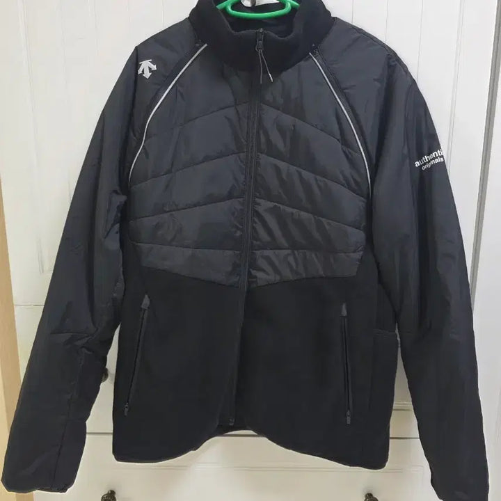 [BUNJANG] Descente 2-Way PrimaLoft Running Jacket (Size 105) / 데상트 2WAY 프리마로프트 러닝 자켓 105 사이즈