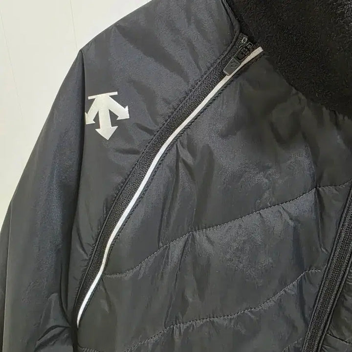 [BUNJANG] Descente 2-Way PrimaLoft Running Jacket (Size 105) / 데상트 2WAY 프리마로프트 러닝 자켓 105 사이즈