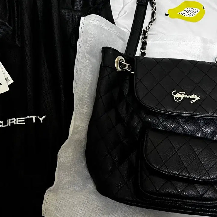 [BUNJANG] Qeety Quilted Mini Backpack / 큐리티 퀄팅 미니 백팩