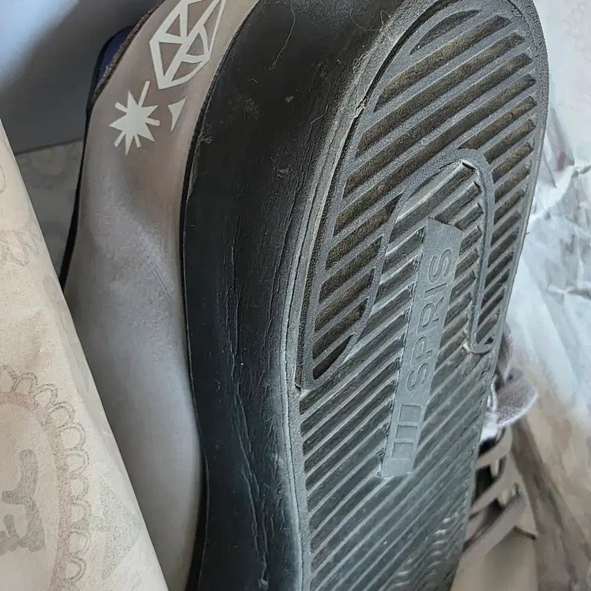 [BUNJANG] Spris Twice ChaeYoung Gray Limited Edition Sneakers / 스프리스 트와이스 타로 한정판 챙정화 그레이 280mm (사용감 있음)