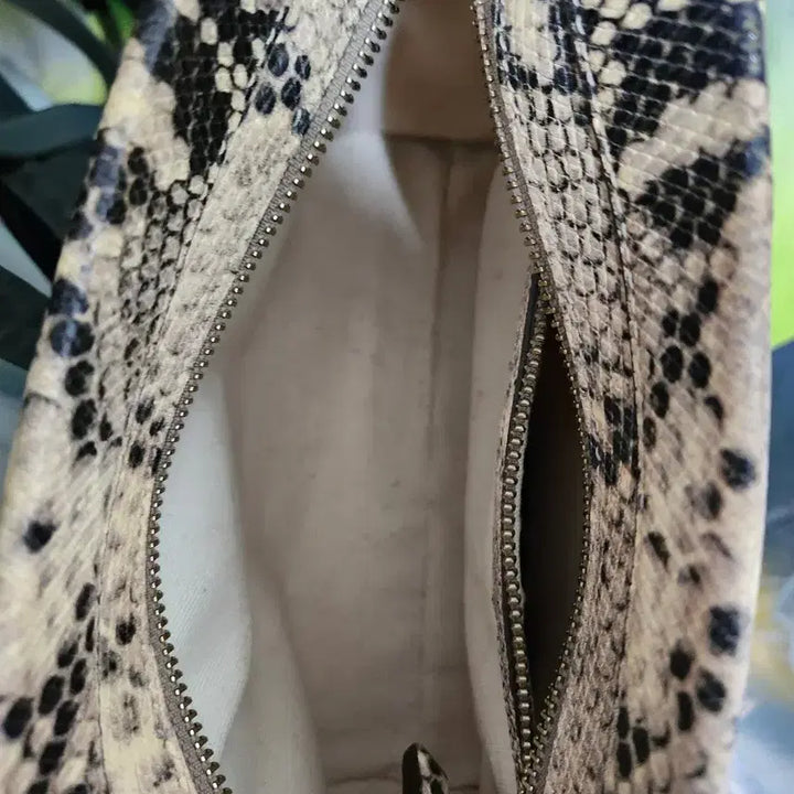 [BUNJANG] Massimo Dutti Snake Pattern Crossbody Bag / Massimo Dutti 뱀피 무늬 크로스백