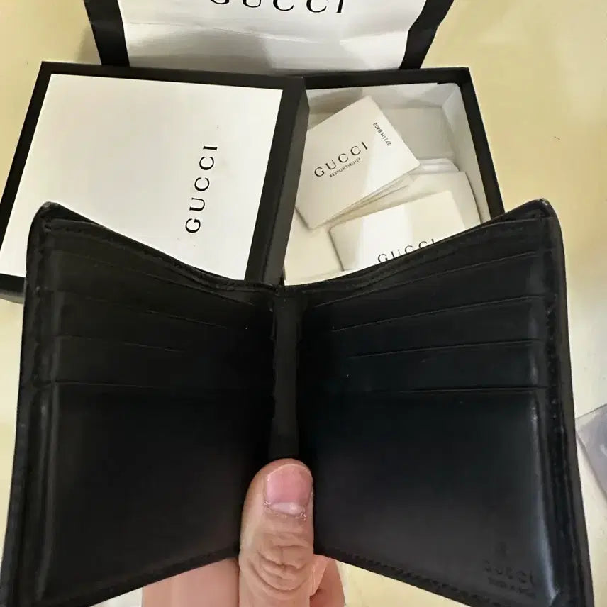 [BUNJANG] Gucci GG Supreme Beige Wallet with Bee Print / 구찌 GG 슈프림 베이지 반지갑 꿀벌 프린트