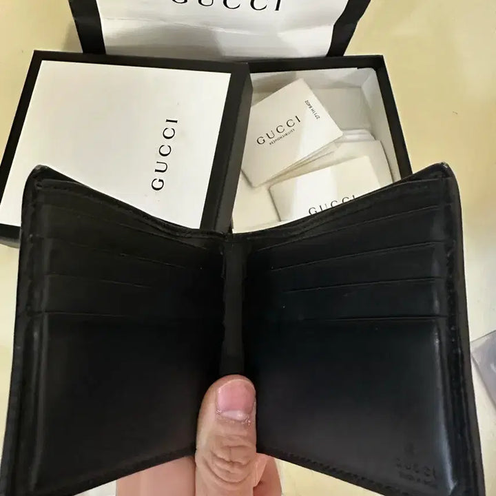 [BUNJANG] Gucci GG Supreme Beige Wallet with Bee Print / 구찌 GG 슈프림 베이지 반지갑 꿀벌 프린트