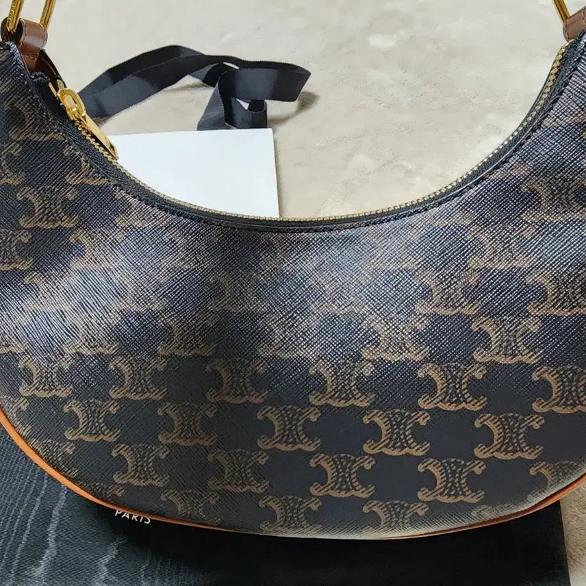 [BUNJANG] Celine Triomphe Ava Bag Medium / 셀린느 트리오페 아바백 미디움