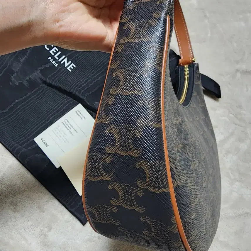 [BUNJANG] Celine Triomphe Ava Bag Medium / 셀린느 트리오페 아바백 미디움