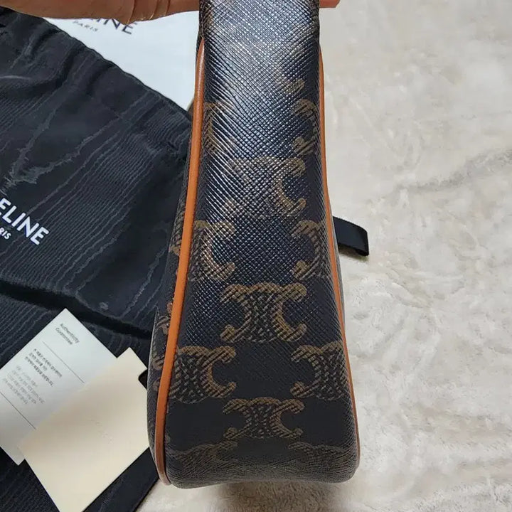 [BUNJANG] Celine Triomphe Ava Bag Medium / 셀린느 트리오페 아바백 미디움