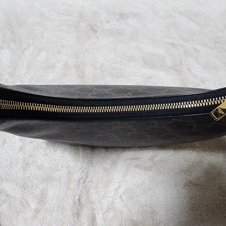 [BUNJANG] Celine Triomphe Ava Bag Medium / 셀린느 트리오페 아바백 미디움