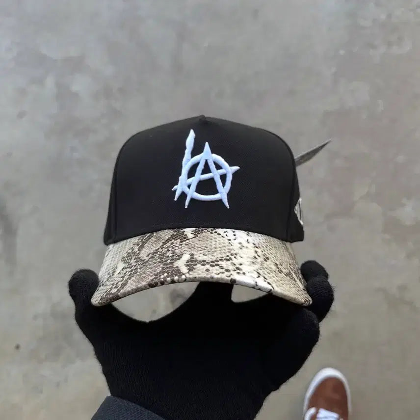 [BUNJANG] KILLTHEHYPE KTHLA LAnarchy Snapback / KILLTHEHYPE 킬더하입 KTHLA LAnarchy 뱀피 스냅백