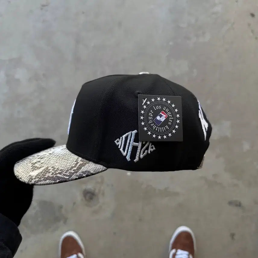 [BUNJANG] KILLTHEHYPE KTHLA LAnarchy Snapback / KILLTHEHYPE 킬더하입 KTHLA LAnarchy 뱀피 스냅백