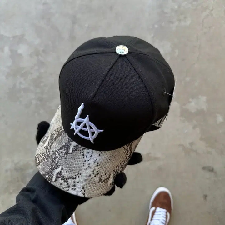 [BUNJANG] KILLTHEHYPE KTHLA LAnarchy Snapback / KILLTHEHYPE 킬더하입 KTHLA LAnarchy 뱀피 스냅백